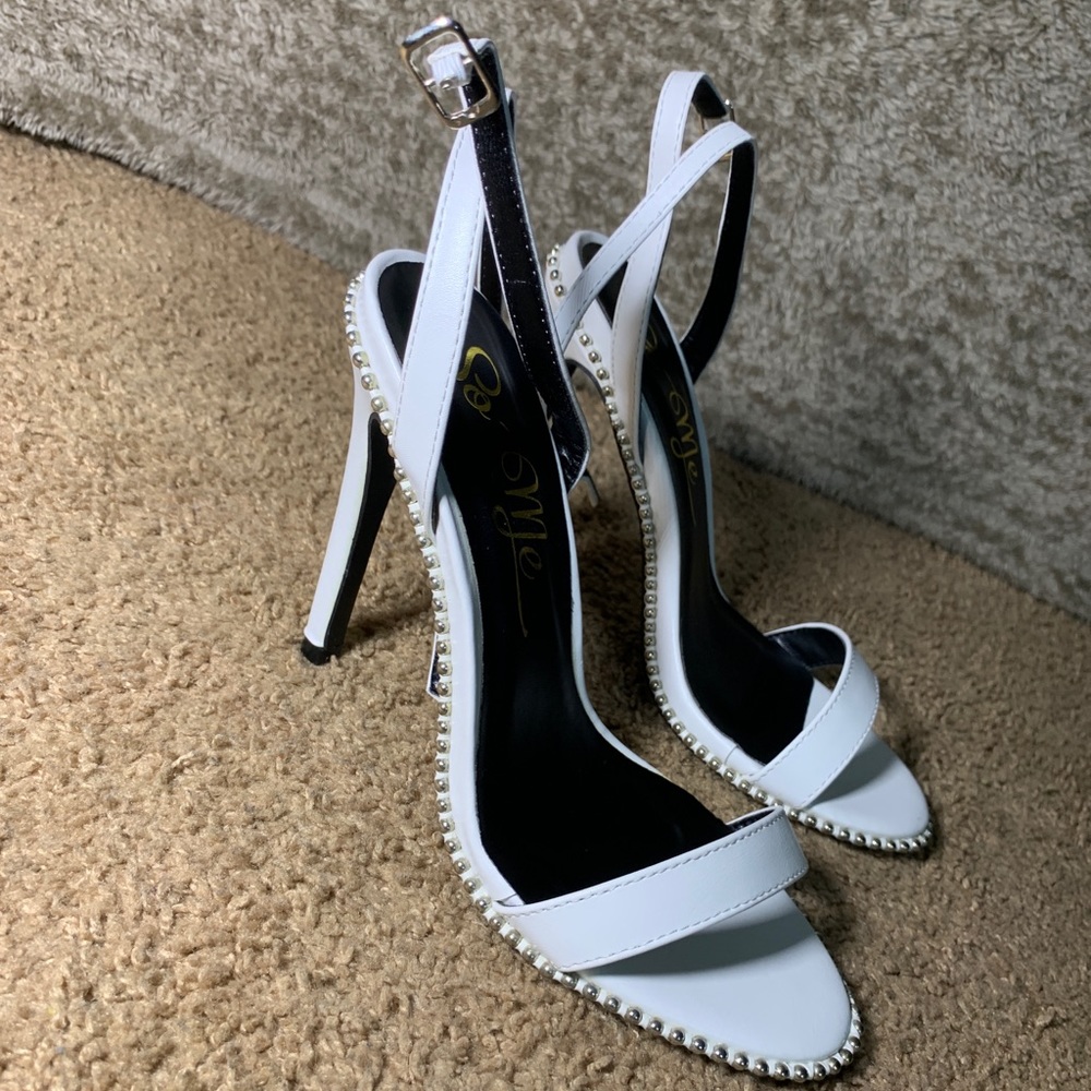 White heel